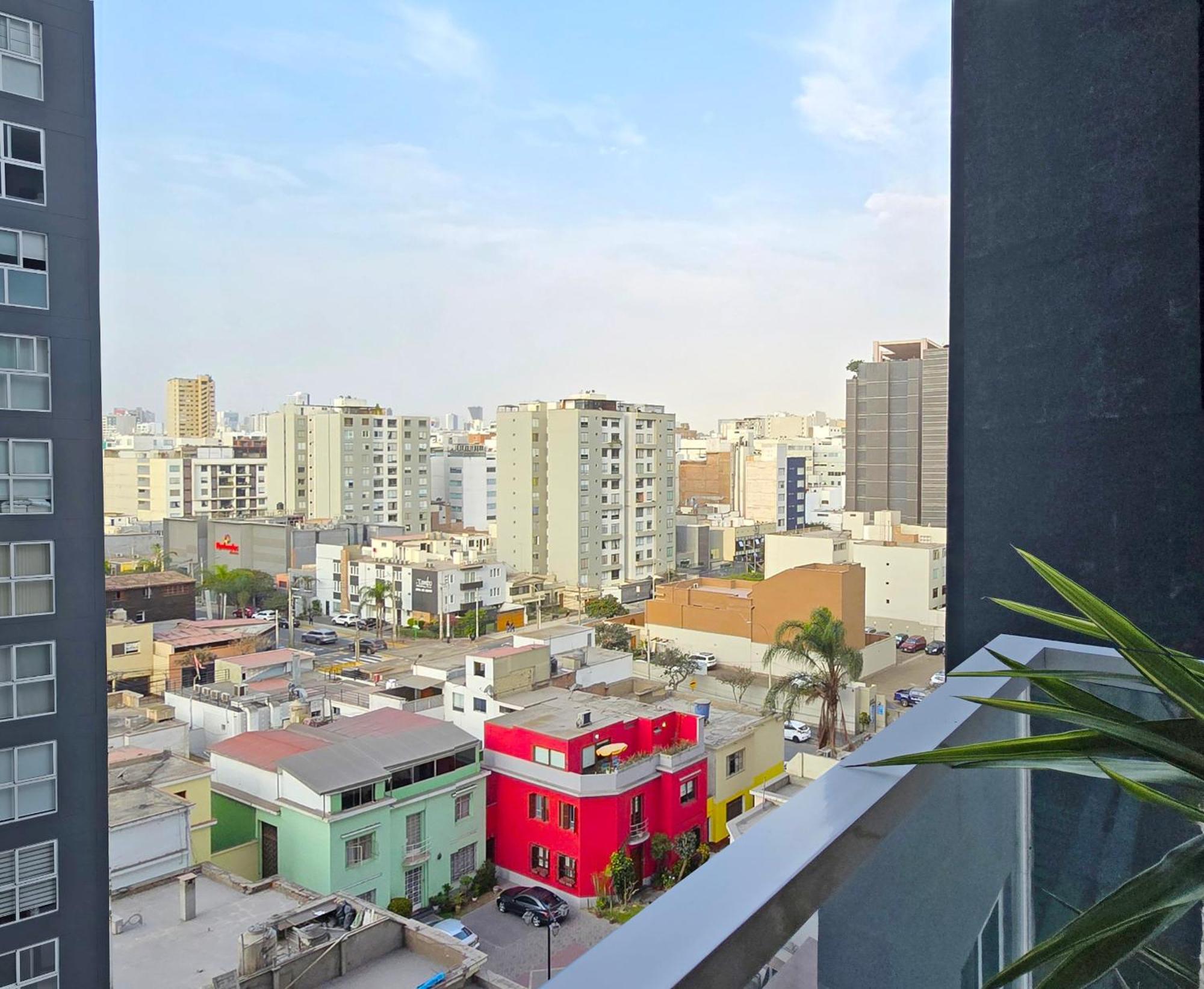 Apartment Skyliving Towers - Peru
